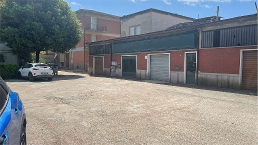 Foto Negozio in Via Mastrodicasa 13, Perugia Ponte Felcino di 1000 m²