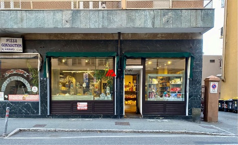 Foto Negozio in Via lys 7, Aosta Centro di 92 m² con 4 locali in vendita