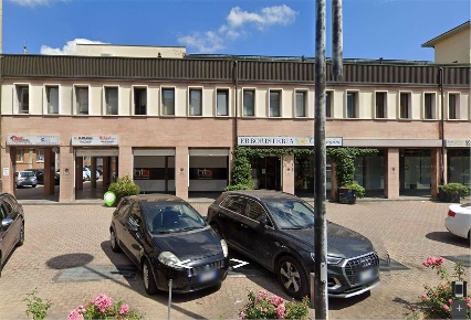 Foto Negozio in via Claudia 70, Maranello Centro di 110 m² con 8 locali