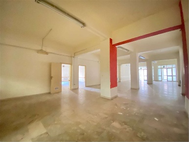 Foto Negozio a Marsala di 350 m² con 3 locali in affitto