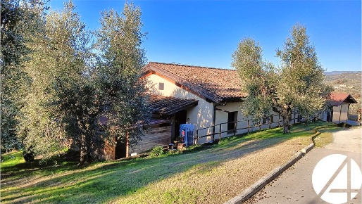 Foto Agriturismo in Via Ghianda 20, Larciano di 765 m² con 20 locali