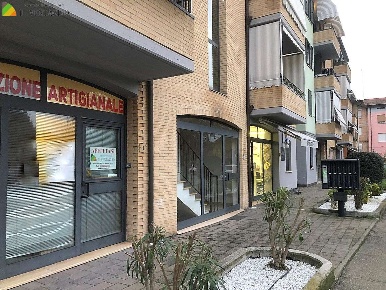 Foto Negozio a Casalgrande di 50 m² con 1 locali in affitto
