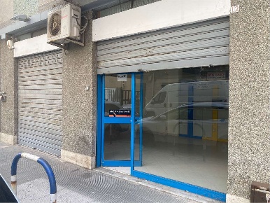 Foto Negozio in VIA NANNEI 12, Bari Japigia di 61 m² con 2 locali