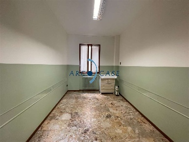 Foto Ufficio a Crema di 60 m² con 3 locali in affitto