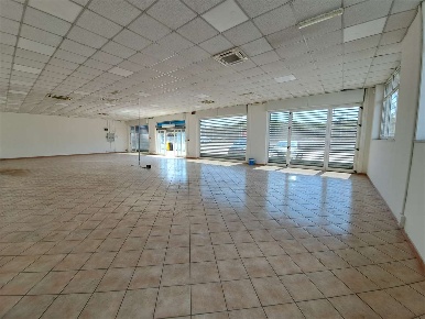 Foto Negozio in Via Pontina Km. 31200, Pomezia Maggiona - Area Produttiva