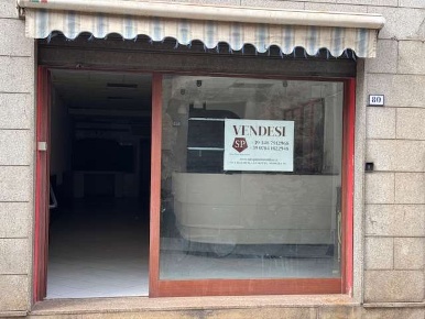 Foto Negozio in via roma  113, Siniscola Centro di 85 m² con 2 locali