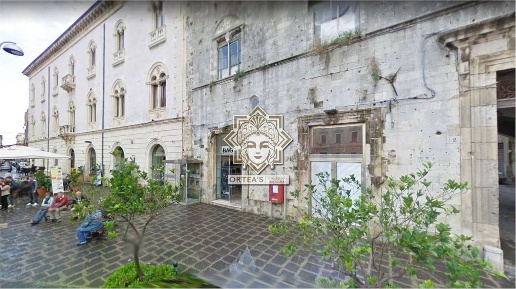 Foto Negozio in Piazza Archimede, Siracusa Ortigia di 110 m² con 5 locali
