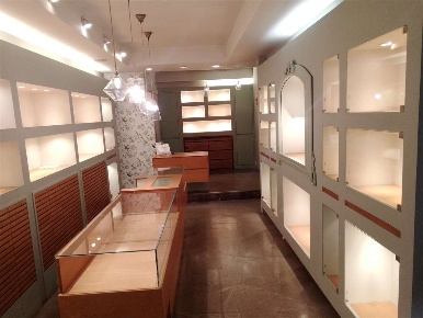 Foto Negozio in OREFICI, Ancona Corsi di 35 m² con 2 locali in vendita
