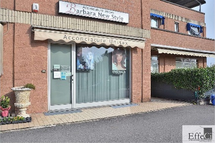 Foto Negozio in Via Giuseppe Garibaldi 21, Brebbia Centro di 47 m²