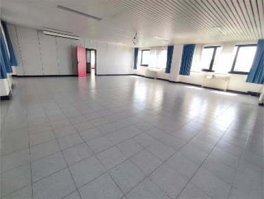 Foto Ufficio in Prolungamento via G. di Vittorio, Inzago Centro di 372 m²