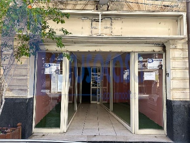 Foto Negozio in Via Principe Umberto 276, Augusta Centro di 100 m²