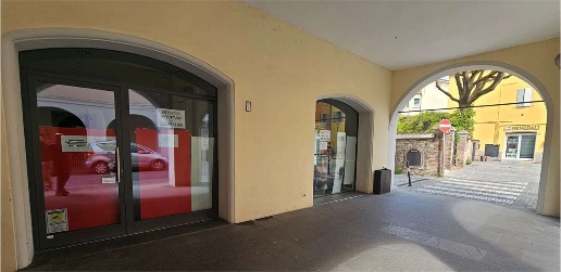 Foto Negozio in emilia est 11, Rubiera Centro di 67 m² con 3 locali