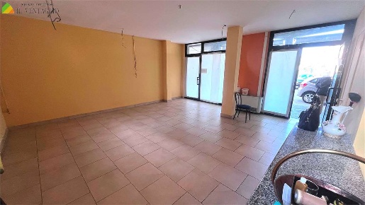 Foto Negozio a Fiorano Modenese di 50 m² con 1 locali in affitto