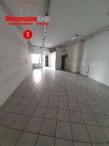 Foto Negozio in via Napoli, San Felice a Cancello Centro di 60 m²
