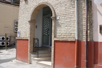 Foto Negozio in Via Roma 7a, Macerata Centro di 80 m² con 4 locali