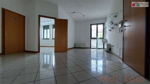 Foto Ufficio in Via Pienza, Modena Morane - Contrada di 127 m² con 4 locali