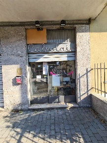 Foto Negozio in Via Napoli 32, Varedo di 25 m² con 1 locali in vendita