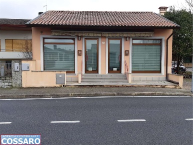 Foto Negozio in Viale europa, Castions di Strada Centro di 60 m² in vendita