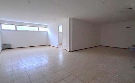 Foto Negozio in Galleria Nazioni Unite, Vittorio Veneto Centro di 129 m²