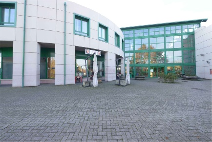 Foto Negozio in via Brodolin  10/2, Cavriago Centro di 108 m² con 1 locali