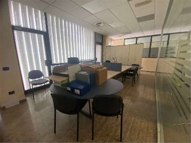 Foto Ufficio a Modena di 232 m² con 9 locali in vendita