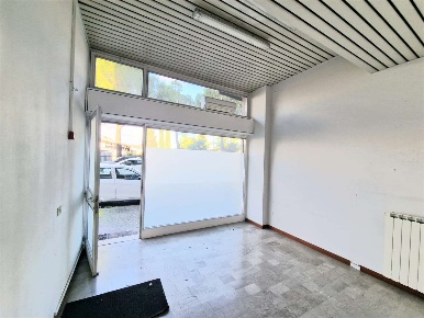 Foto Negozio in Via Redipuglia snc, Ronchi dei Legionari Centro di 67 m²