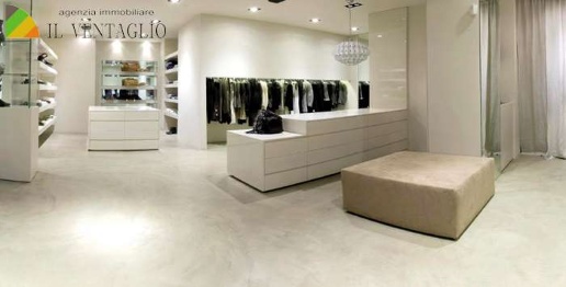 Foto Negozio a Sassuolo di 120 m² con 2 locali in affitto