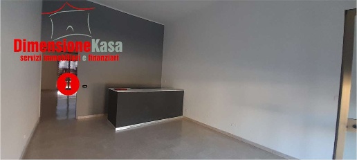 Foto Negozio in Via Polvica, Nola di 65 m² con 2 locali in affitto