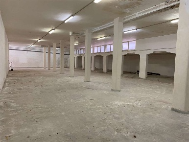 Foto Magazzino in VIA PO 3, Modugno di 500 m² con 1 locali in vendita