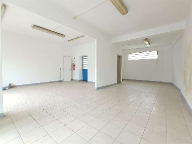 Foto Negozio in Viale Giacomo Puccini, Lucca Sant'Anna di 60 m² in affitto