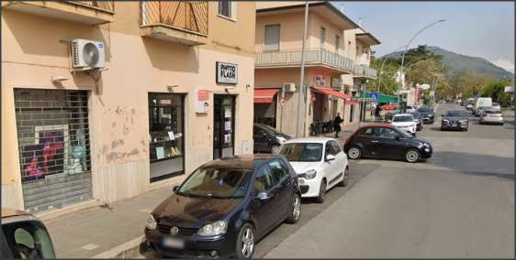Foto Negozio in VIA DEI GLICINI, Latina Latina Scalo di 66 m² con 2 locali