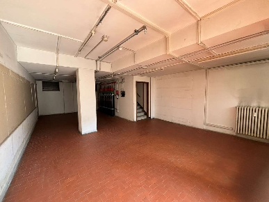 Foto Magazzino in Via Trottechien, Aosta Centro di 150 m² con 4 locali