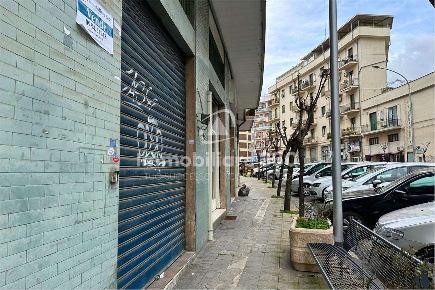 Foto Magazzino in Via Nicola Serra, Cosenza Centro di 50 m² con 1 locali