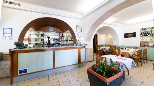 Foto Attività commerciale in CORSO ROSMINI 24, Rovereto di 300 m²