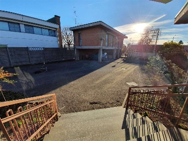 Foto Ufficio in Via Belgio, Gallarate Sciarè di 350 m² con 7 locali