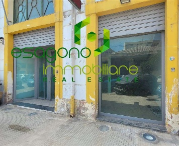 Foto Negozio in Corso Umberto I, Siracusa Umberto - Ermocrate di 200 m²