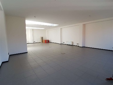 Foto Ufficio in Via Corridoni  3, Cantù Centro di 120 m² con 1 locali