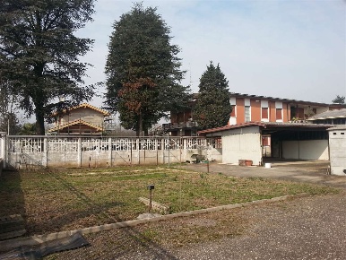 Foto Magazzino in via Malpighi 10, Vanzaghello di 380 m² con 2 locali
