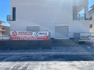 Foto Magazzino in Via R.Fucini, Mondragone di 115 m² con 1 locali
