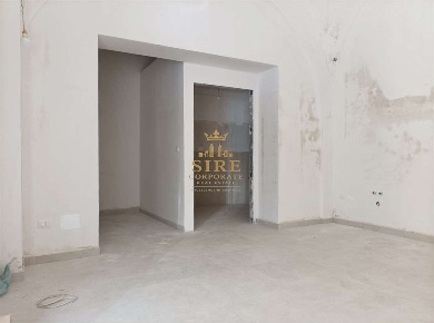 Foto Negozio in Via Amedeo, Trani di 40 m² con 1 locali in affitto