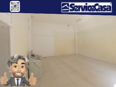 Foto Negozio in VIA OFANTO, Cerignola Centro di 35 m² con 1 locali
