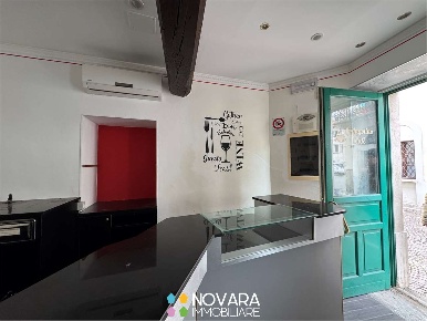 Foto Negozio in Via Giacomo Matteotti  16, Galliate di 33 m² con 2 locali