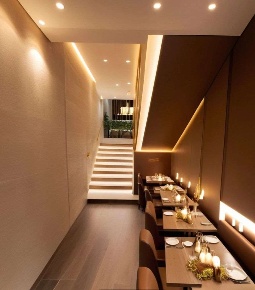 Foto Negozio in via Michele Prisco, Mercato San Severino Centro di 500 m²