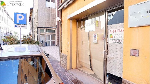 Foto Negozio a Sassuolo di 100 m² con 2 locali in vendita
