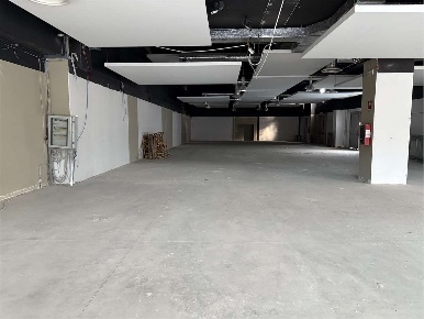 Foto Negozio a Ancona di 1190 m² con 2 locali in affitto