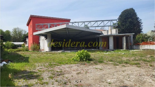 Foto Negozio a Castelletto sopra Ticino di 1078 m² con 2 locali in vendita