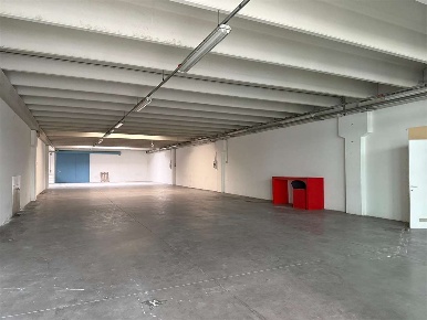 Foto Magazzino a Conegliano di 525 m² con 3 locali in vendita