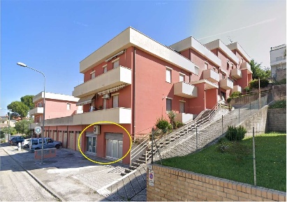 Foto Negozio a Serra de' Conti di 100 m² con 2 locali in vendita