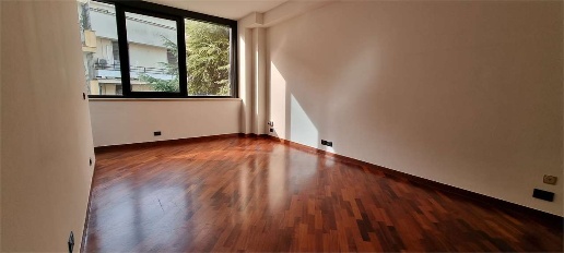 Foto Ufficio in Via Petrone, Gravina in Puglia di 65 m² con 2 locali