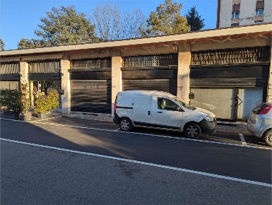 Foto Negozio in via monte grappa 11, Vaprio d'Adda di 100 m² con 3 locali